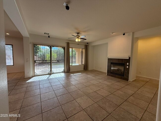 Building Photo - 2807 E Desert Broom Pl