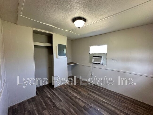 Building Photo - 8086 Heck Dr