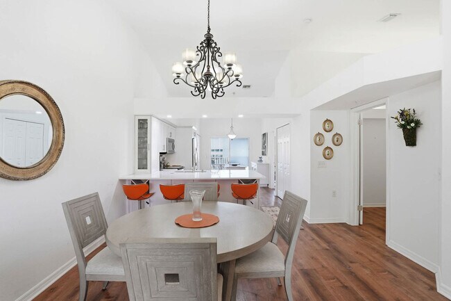 Building Photo - 4945 Cougar Ct S