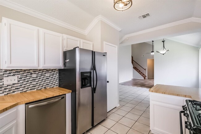 Building Photo - 15243 Peachmeadow Ln
