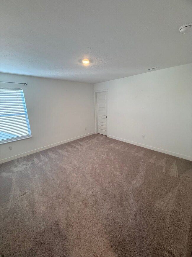 Building Photo - 1046 Elmwood Ln