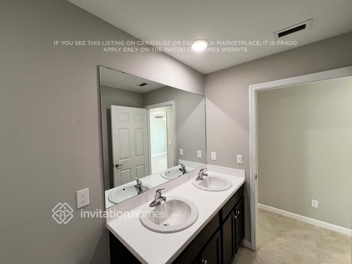 Building Photo - 1013 SW Majorca Ave