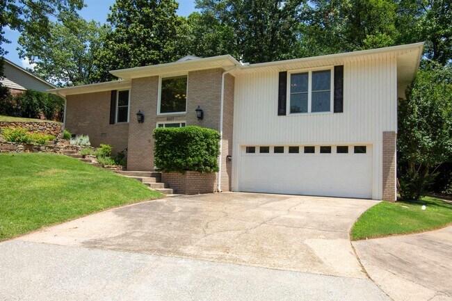 Building Photo - 8607 Linda Ln
