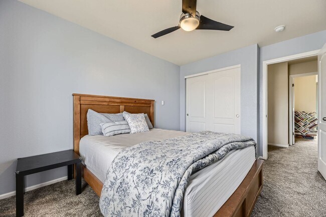 Building Photo - Beautiful 2 story 2,518 sq ft 4 bed 2.5 bath single family home