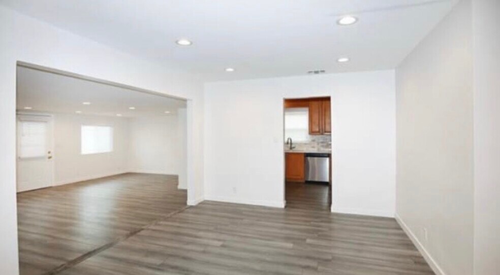 Building Photo - 10920 Mather Ave