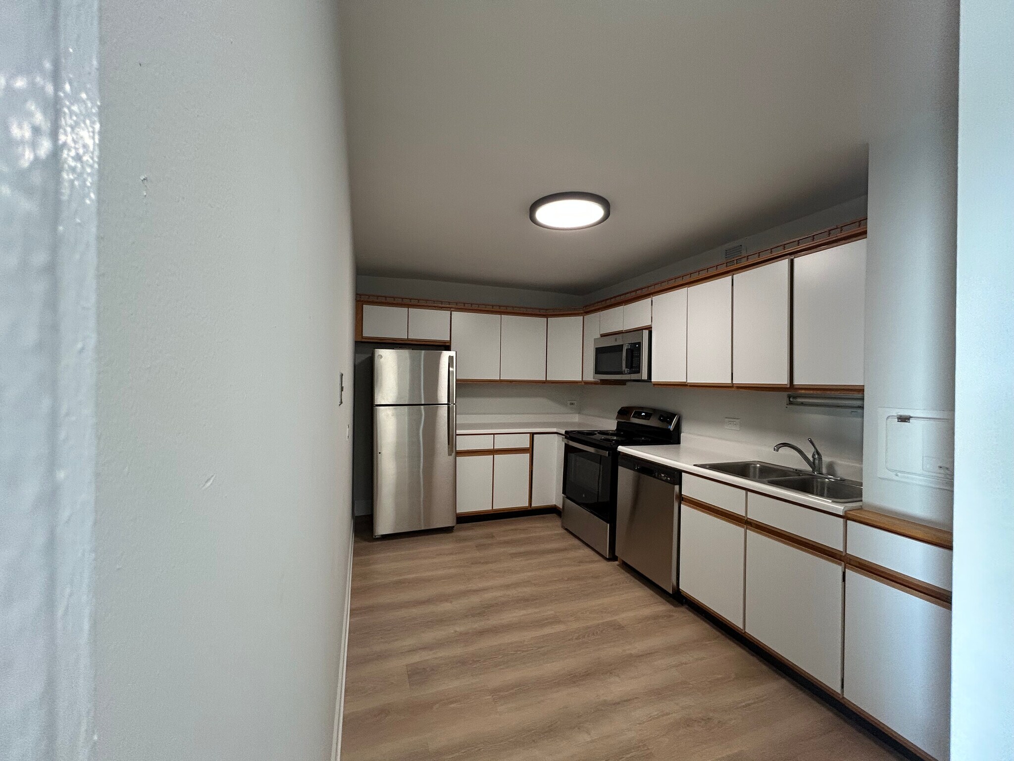 Building Photo - 1350 N Dearborn St