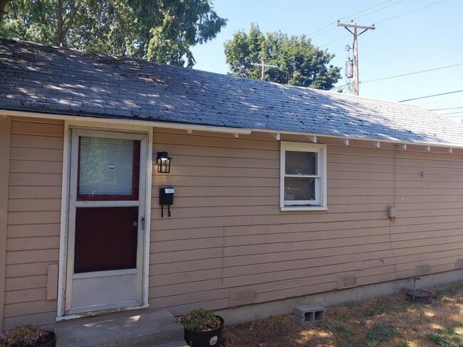 Primary Photo - 528 W 6th St