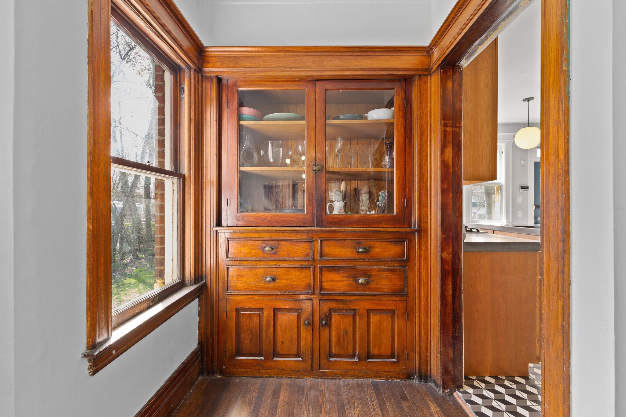 Building Photo - 1531 Vinewood St