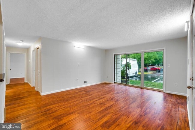 Building Photo - 38 Holly Ct