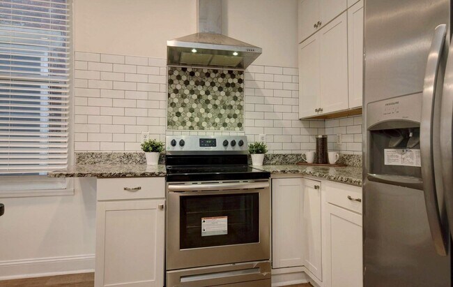 Building Photo - 220 N Monroe Ave