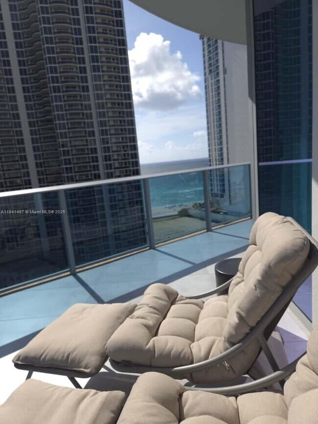 Building Photo - 17550 Collins Ave