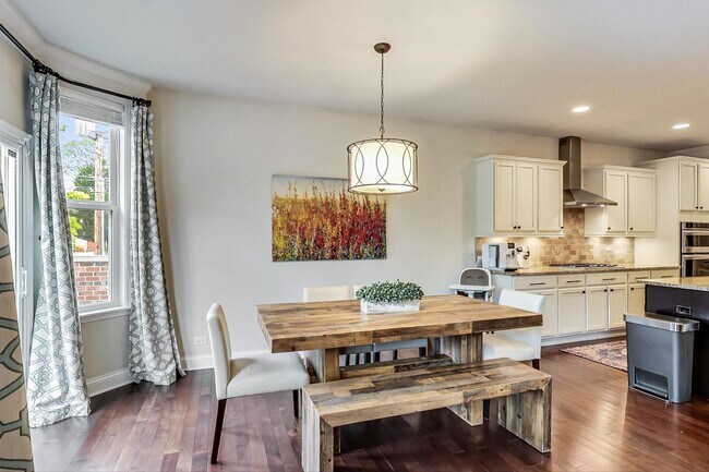 Building Photo - 1382 Kensington Ct