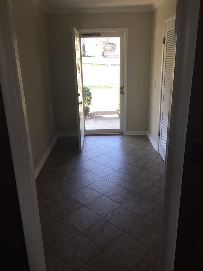 Building Photo - GREAT LOCATION!! Nicely updated home!!