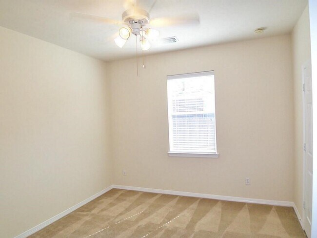 Building Photo - 17207 Mossbriar Ln