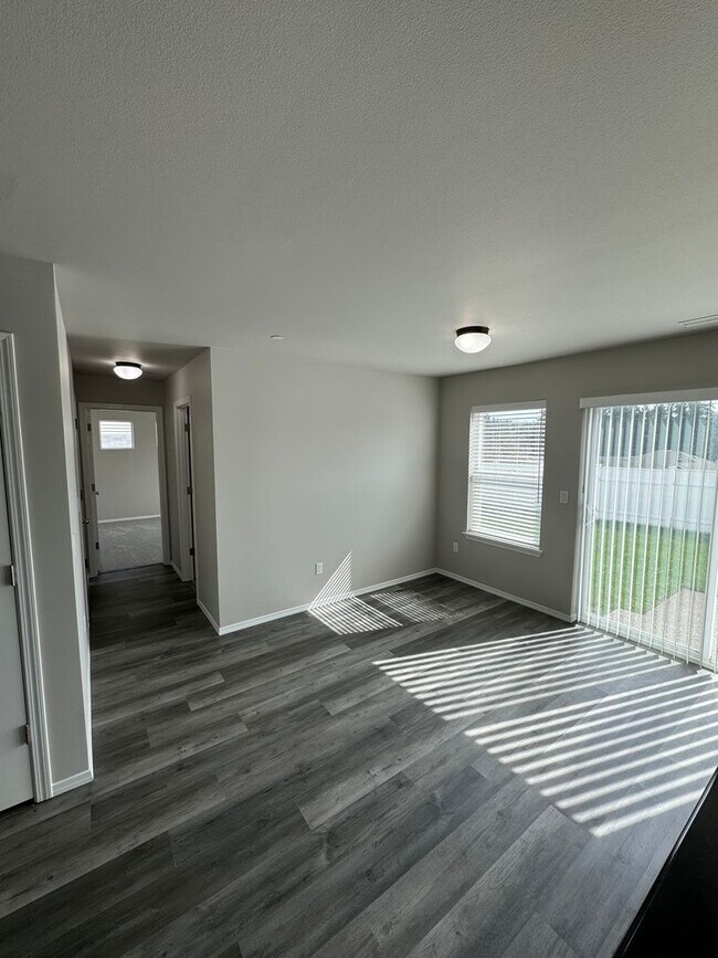 Building Photo - 1163 Swan Loop