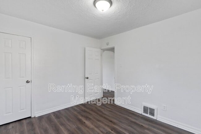 Building Photo - 588 Cosie Dr