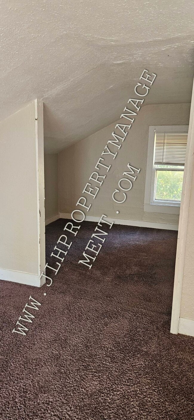 Building Photo - 434 W Clark St