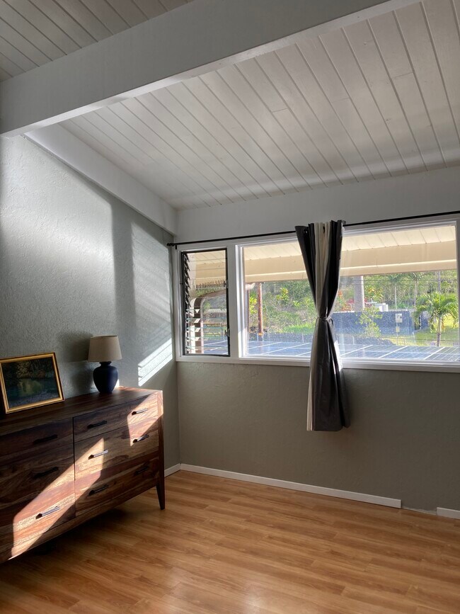 Second bedroom, will have full size bed. Sunrise and Kona Coffee views. - 79-7199 Mamalahoa Hwy