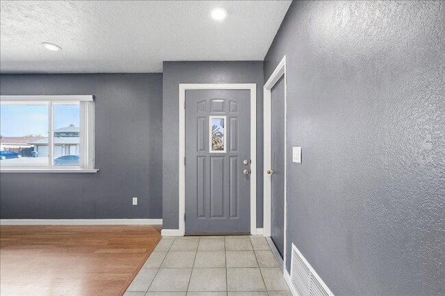 Building Photo - 2944 Calle Del Sol Way