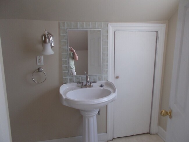 Building Photo - 216 Thomas Terrace