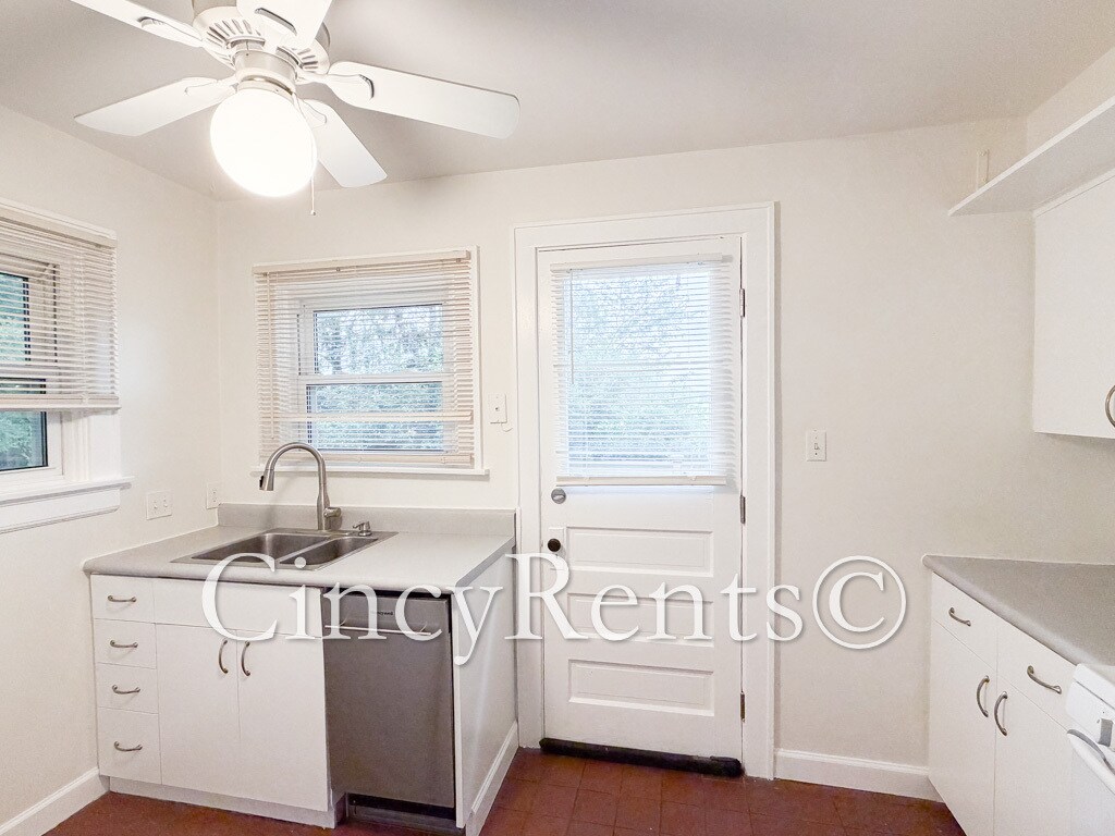 Building Photo - 3559 Rawson Pl
