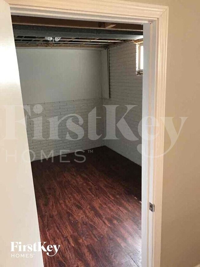 Building Photo - 2S383 Riverside Ave