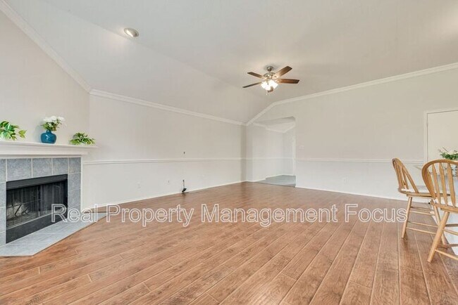 Building Photo - 1004 Trickham Dr