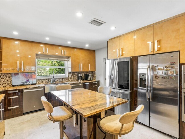 Building Photo - 201 Golden Beach Dr