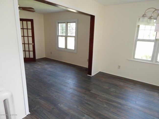 Building Photo - 2 Oneida Pl