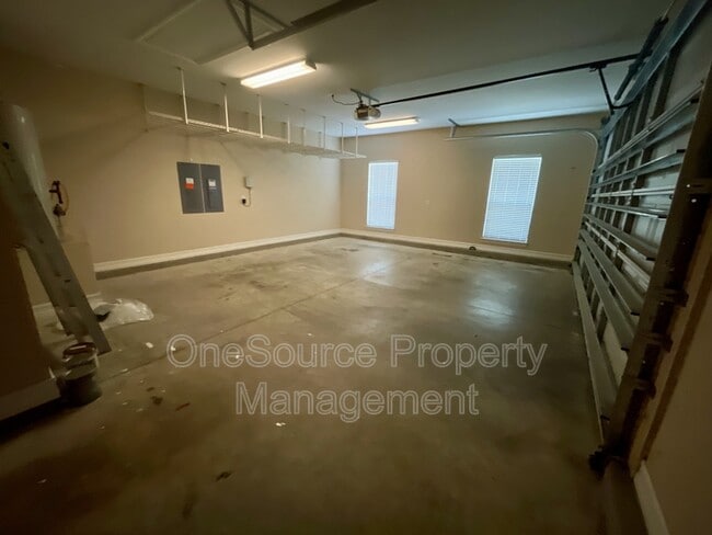 Building Photo - 979 Watersview Dr