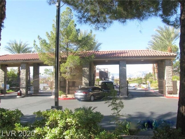 Building Photo - Spacious 2 bedroom Condo in Canyon Lake Community