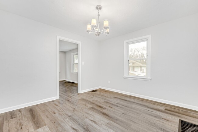 Building Photo - 2 BEDROOM BROOKLINE BEAUTY!!! with INTEGRA...