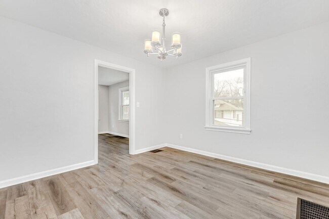 Building Photo - Stunning 2 bedroom home in Brookline available now!