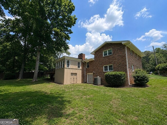Building Photo - 2653 Club Valley Dr NE