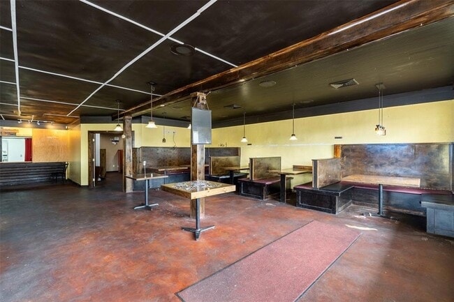 Building Photo - 327 S Green Ave