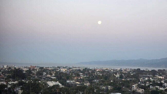 Building Photo - 4265 Marina City Dr