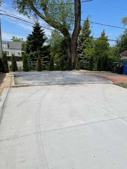 Building Photo - 4570 N Narragansett Ave