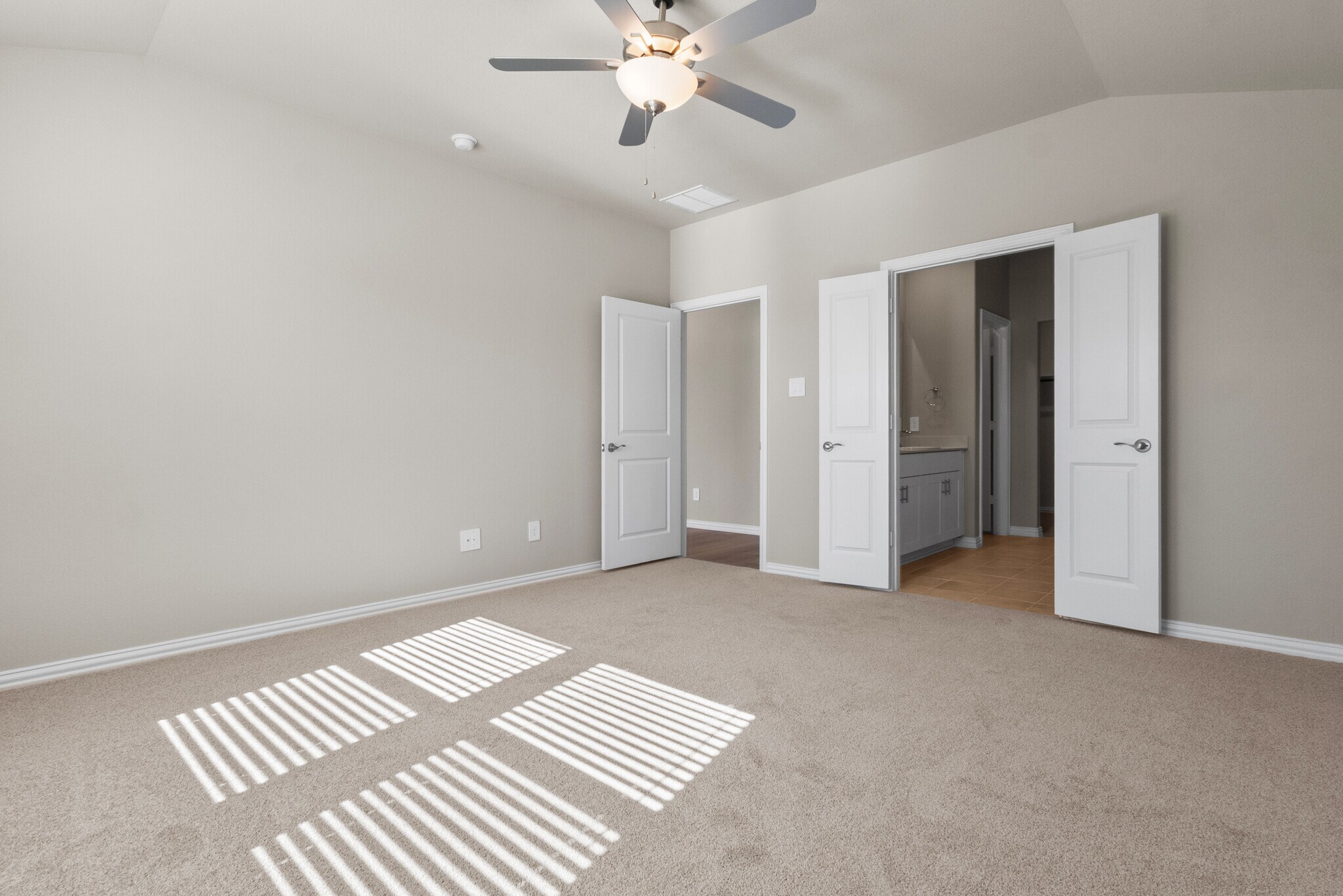 Building Photo - 6649 Valley Lake Ln