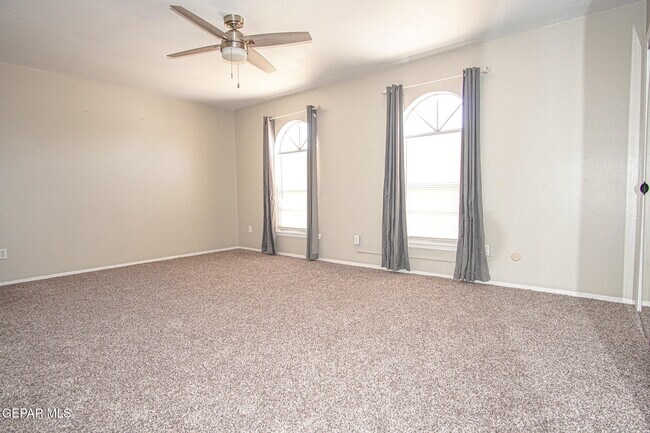Building Photo - 5125 Round Rock Dr