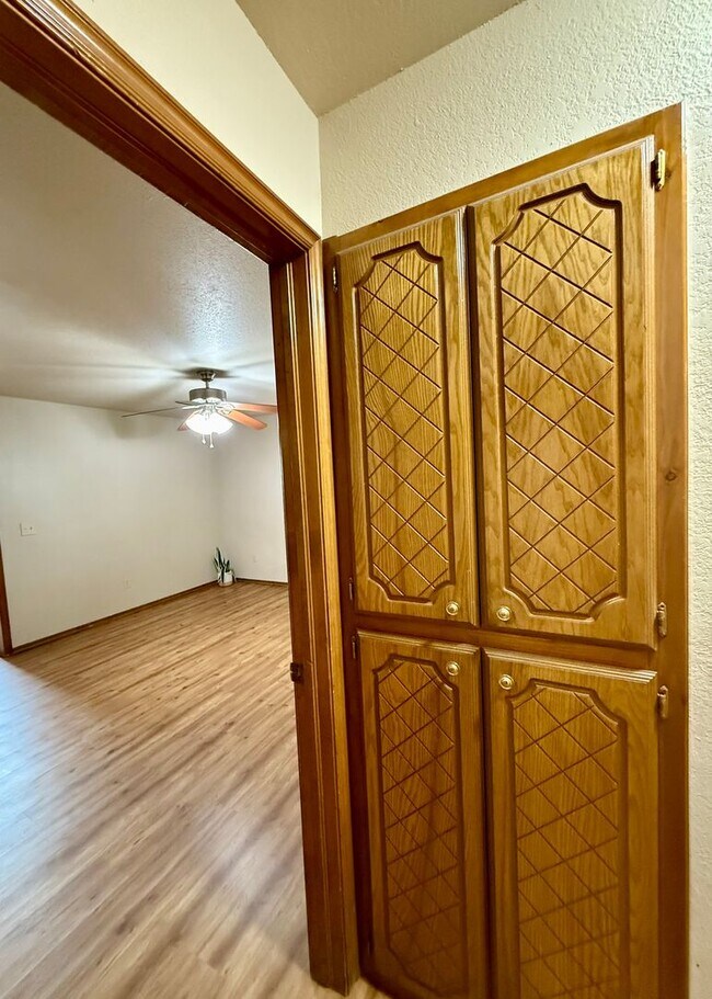 Building Photo - Spacious 3 bed, 2.5 Bath 2-story Home in South Okc