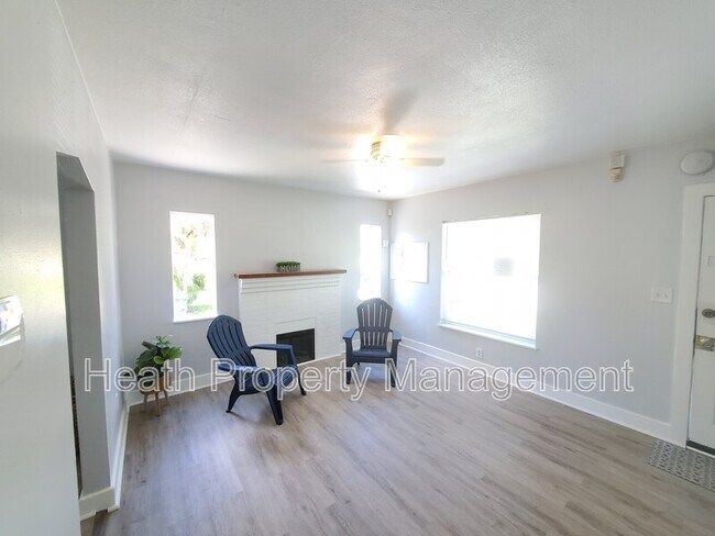 Building Photo - 1735 25th St S