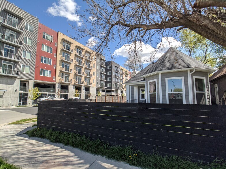 Building Photo - 1085 S 200 W