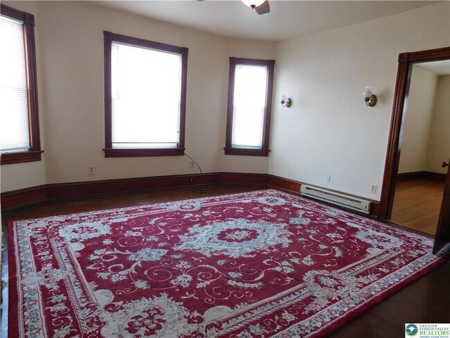 Building Photo - 300 S 9th St