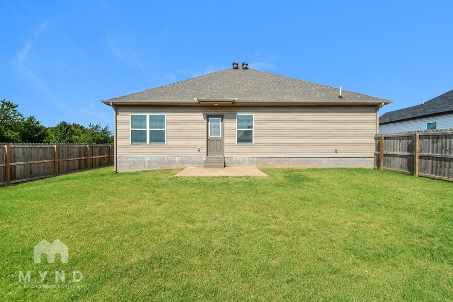 Building Photo - 1210 Mount Hood Rd