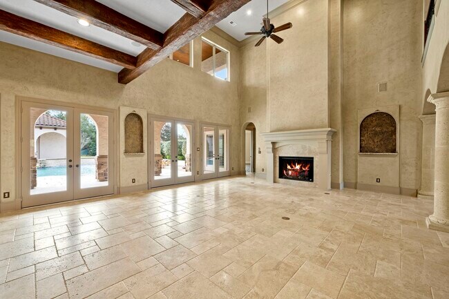 Building Photo - 2102 Countryshire Ln