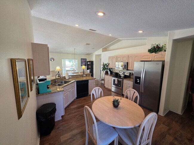 Building Photo - 1398 N Foxrun Terrace