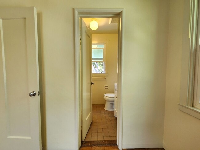 Building Photo - Downtown Palo Alto Living – 1 Bedroom Apartment Available March 4th.