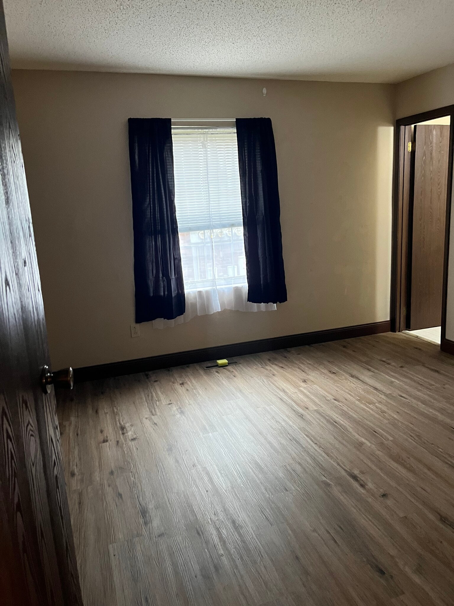 Master bedroom - 8612 W Main St
