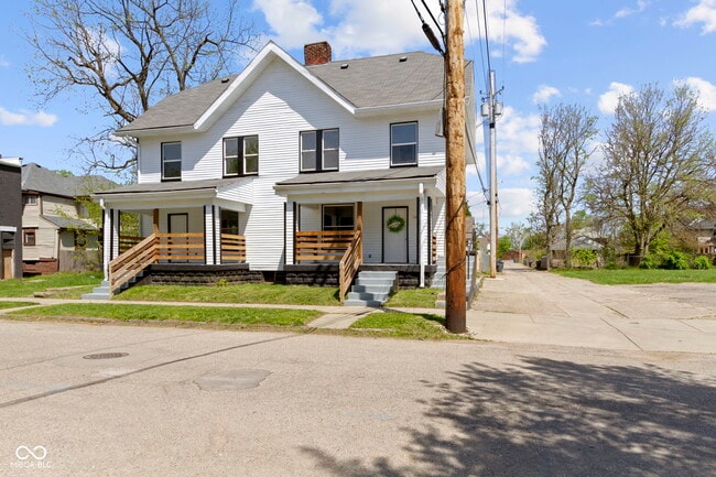 Building Photo - 718 E 27th St