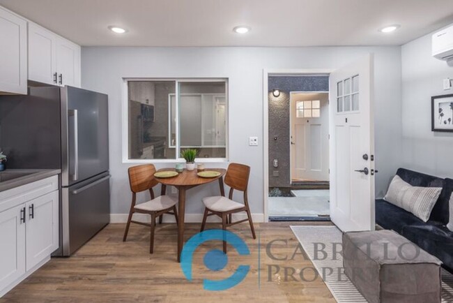 Building Photo - 3077 Martin Ave